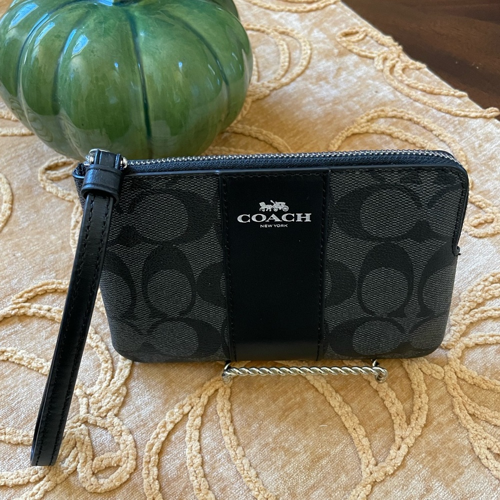 Coach Corner Zip Wristlet in Signature Canvas
Color: Gunmetal/Charcoal/Black
